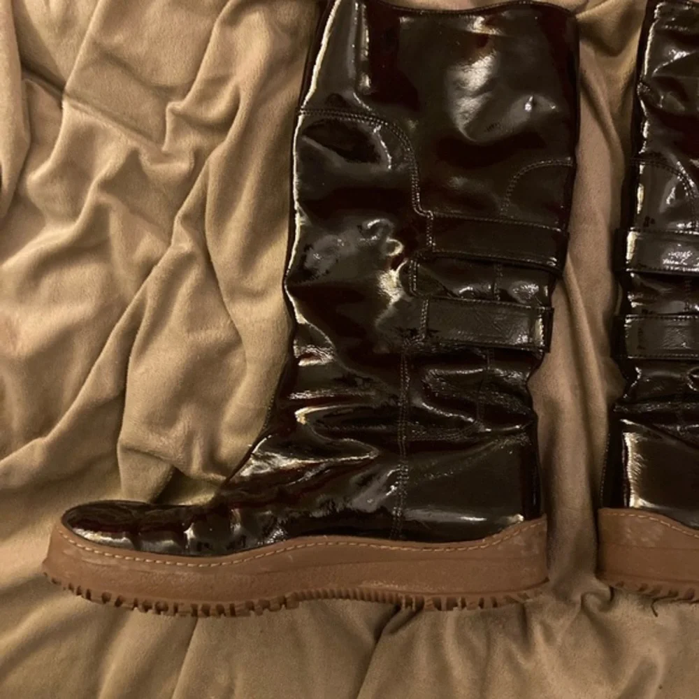 Aquatalia waterproof patent leather boots with faux fur lining